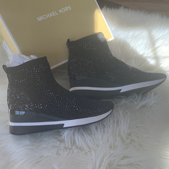 🌟MICHAEL KORS SKYLER BOOTIE🌟 - Picture 3 of 10